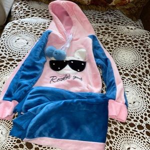 Sweet suit color blue and pink size 4t